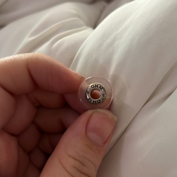 Ohm glass bead - Picture 2 of 3